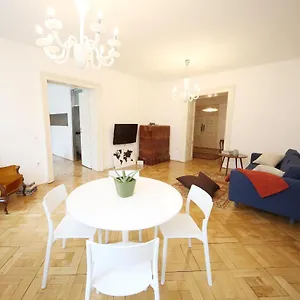 Apartment Gosposvetska, Ljubljana